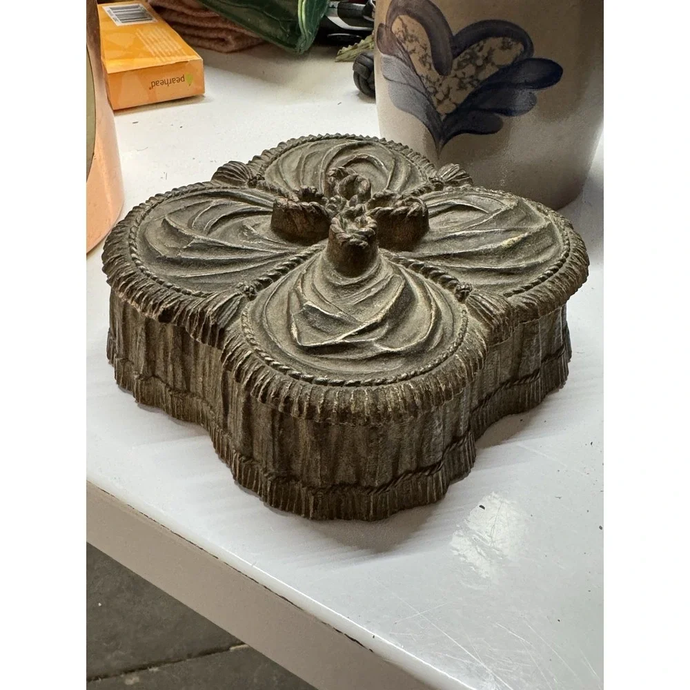 Vintage 1950's Syroco Ornate Carving Gift box Wood Trinket Jewelry Box EUC